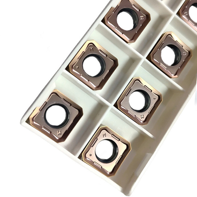 PVD et CVD revêtements inserts de fraisage au carbure pour améliorer les performances sur l'acier trempé et le fer ductile